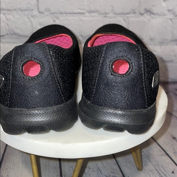 Skechers Women's Black and Pink Loafers 5.5 NWOT - Picture 5 of 7